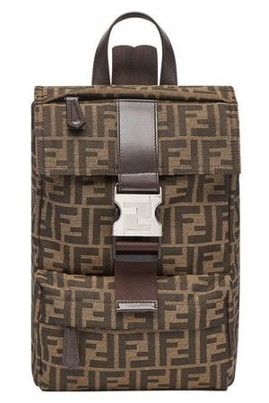 Pequeña mochila de cuero de becerro de color marrón de la marca Fendi