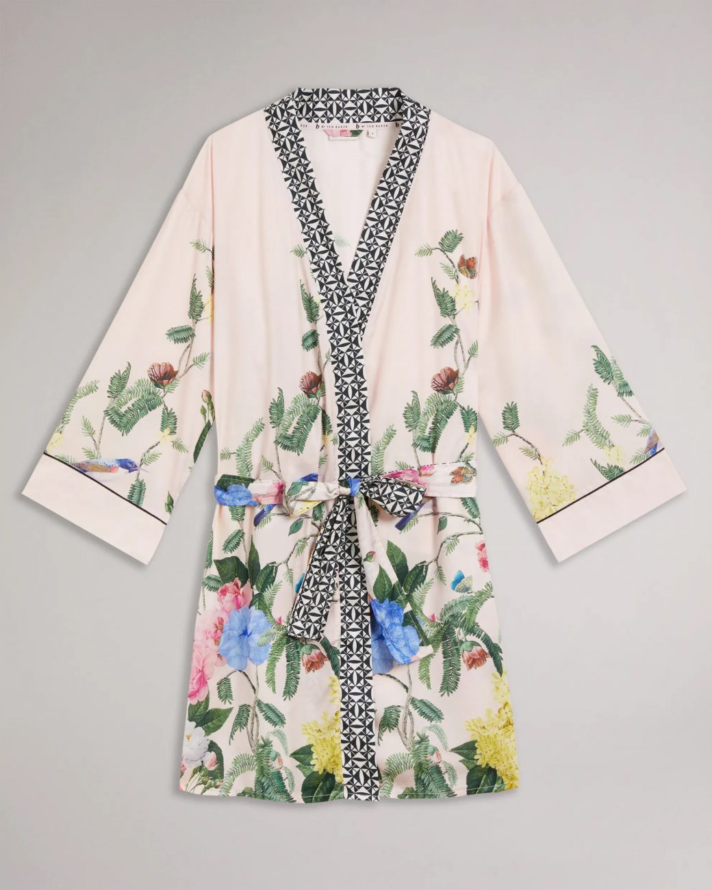 Kimono con cinturón de flores