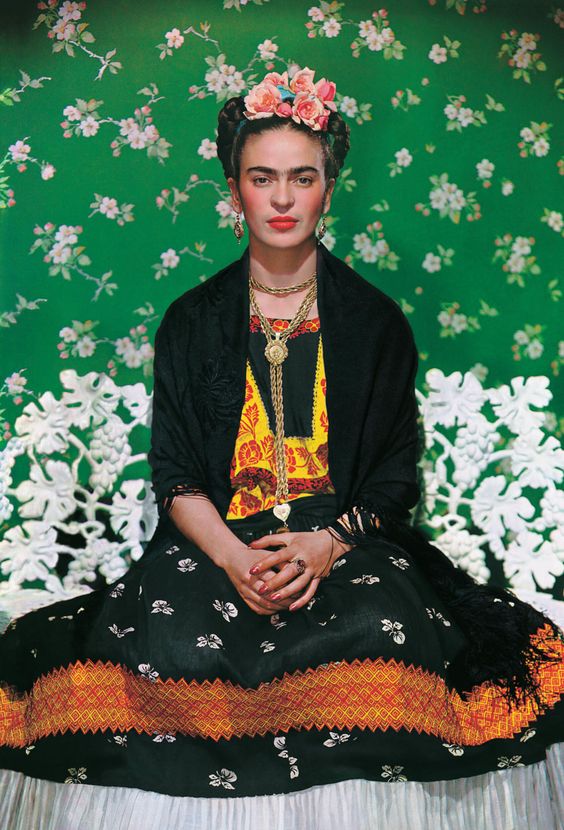 Traje tradicional de Frida Kahlo fotografiado por Nickolas Muray