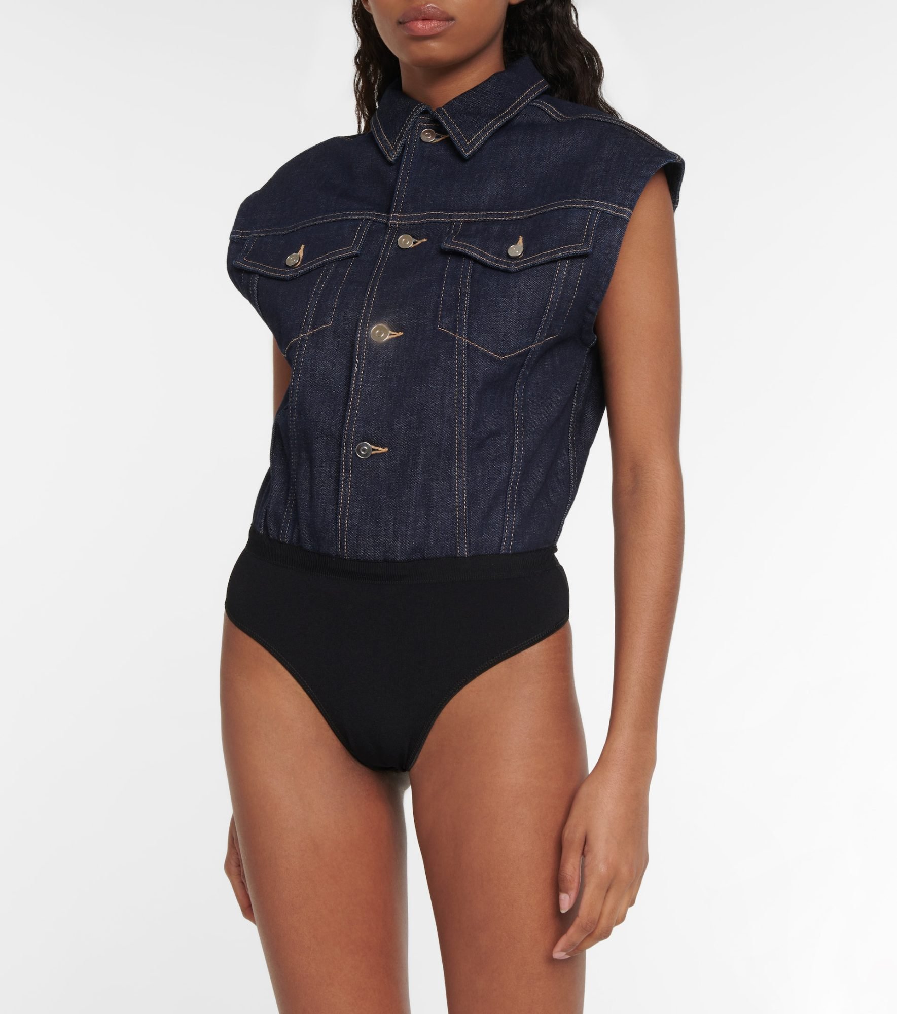 Body en jean tendencia de la marca Alaïa : closeup