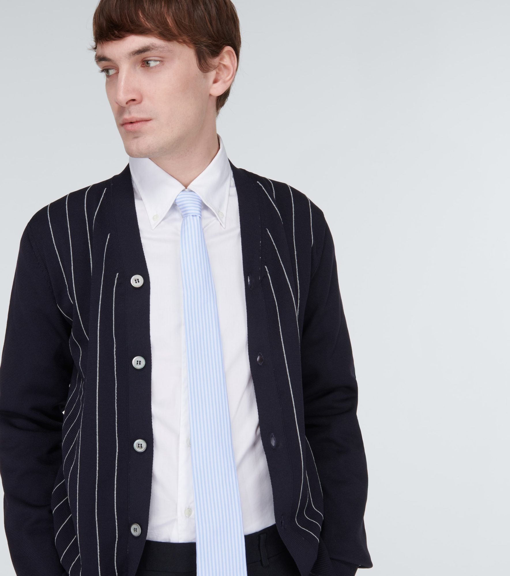 Corbata a rayas azules y blancas de la marca Comme des garçons