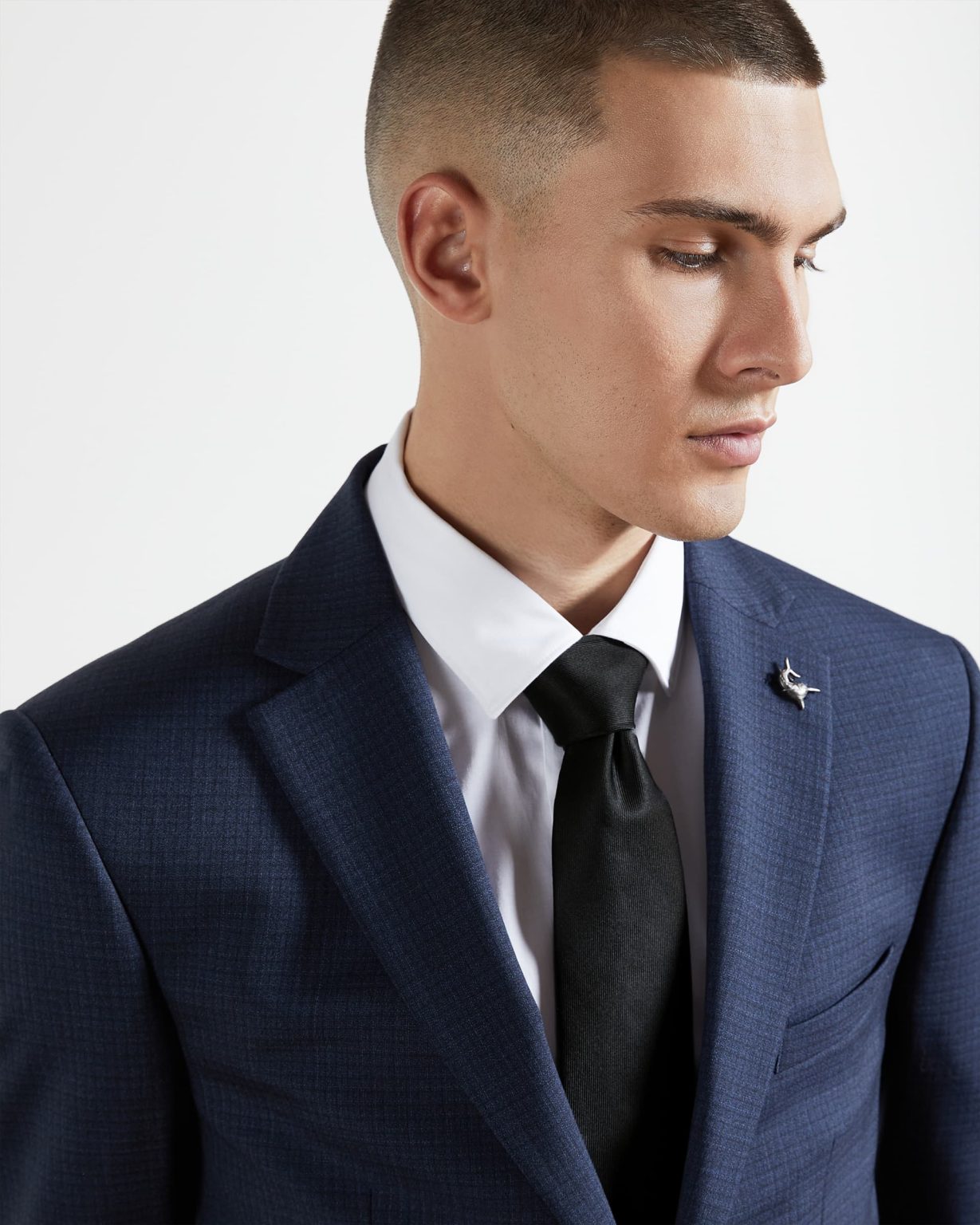 Cómo Combinar Una Corbata Para Hombre Con Una Camisa Y Un Traje?