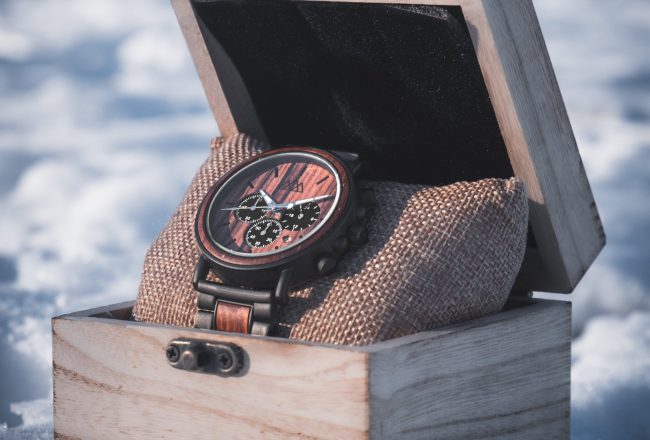 Montre en bois tendance de lannee 1 scaled