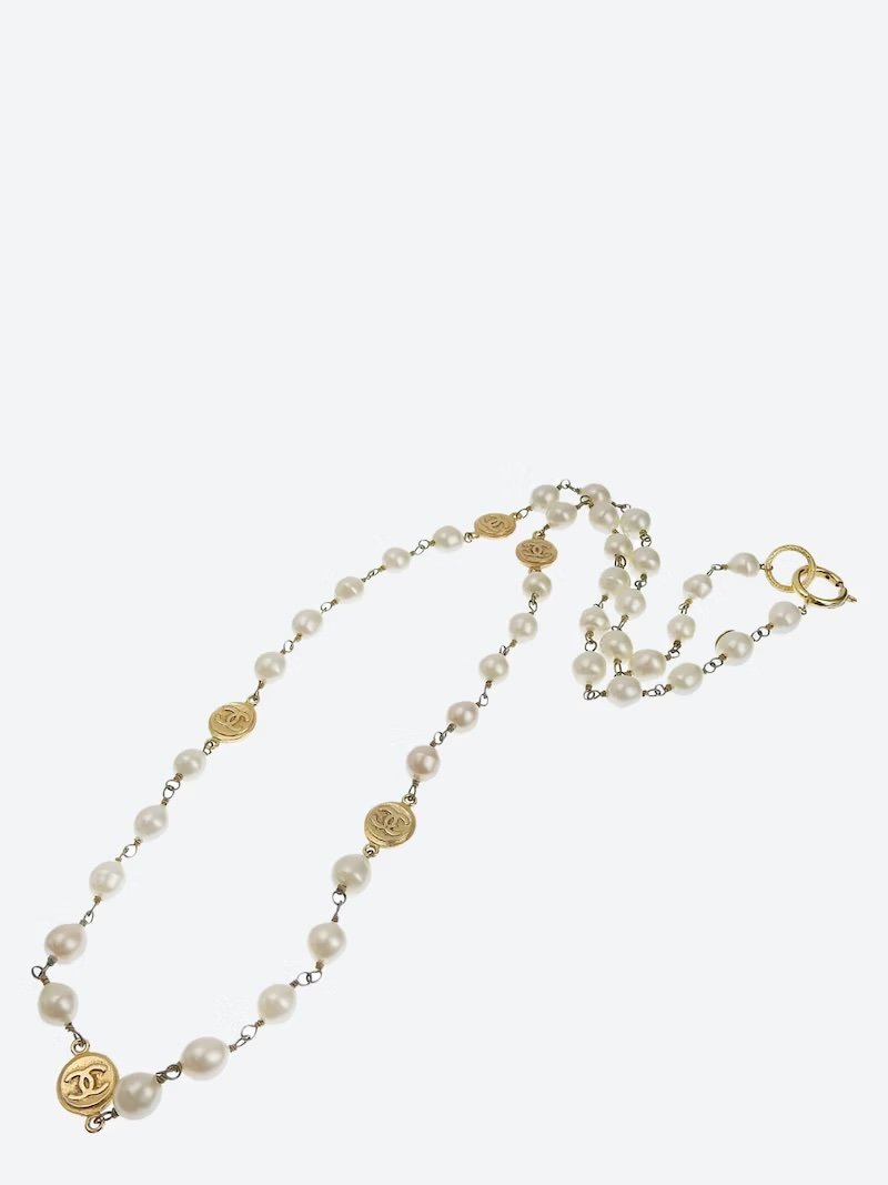 Collar de perlas Chanel