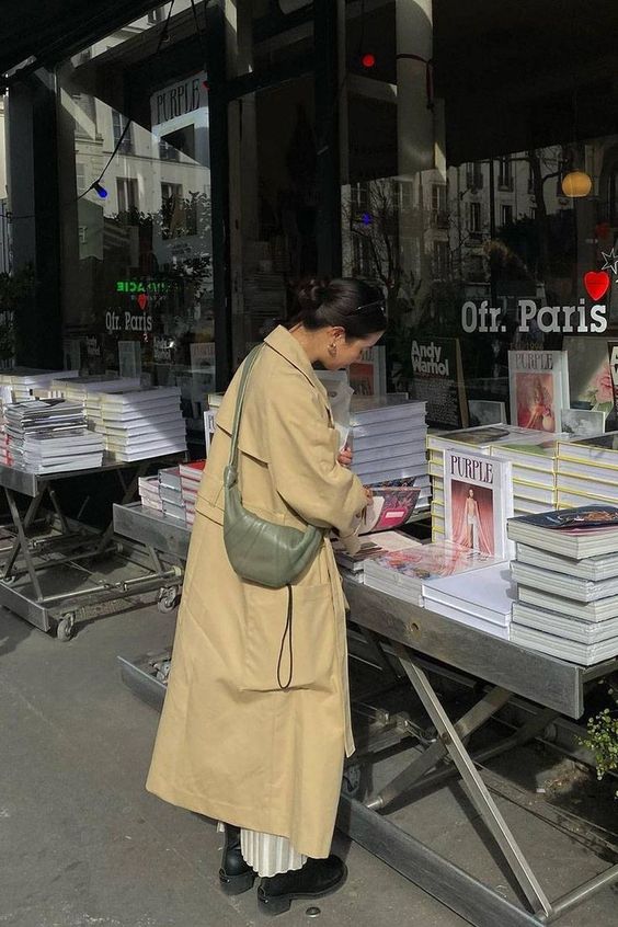 Look trench coat et sac demi lune