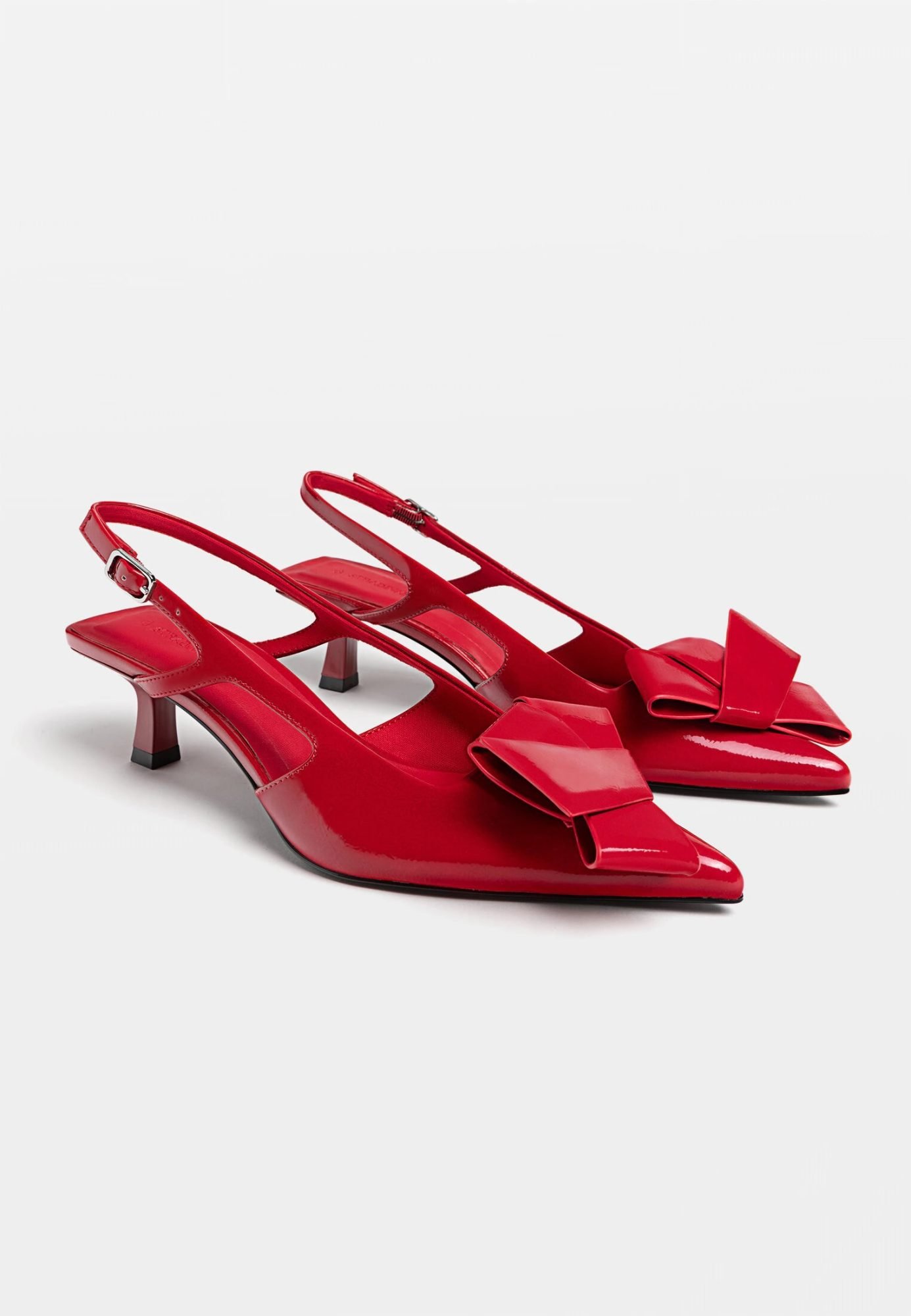 Tacones rojos con kitten heels Stradivarius