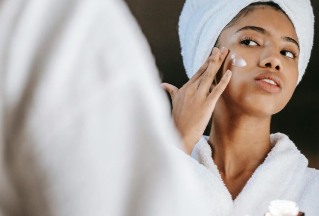 Harmonisez Acide Glycolique et Niacinamide pour une Peau Rayonnante scaled