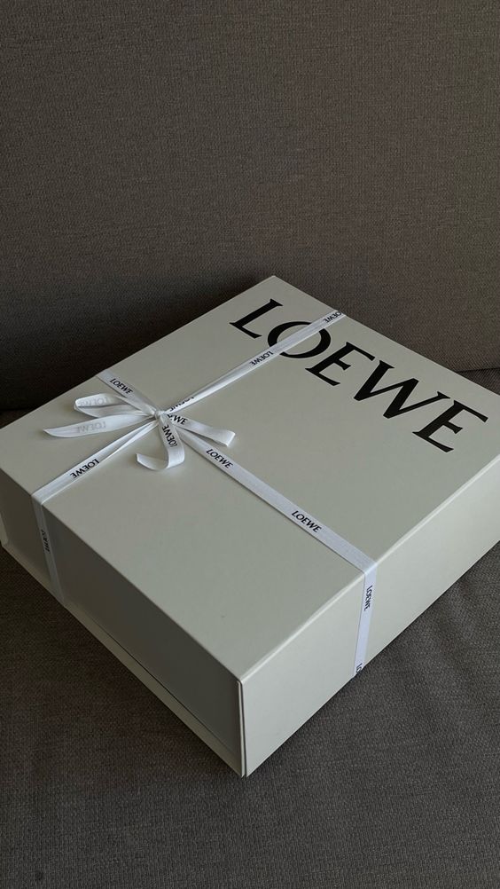 Colis Loewe