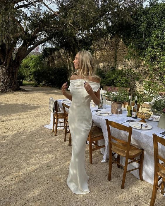 Vestido de novia con cuello Bardot