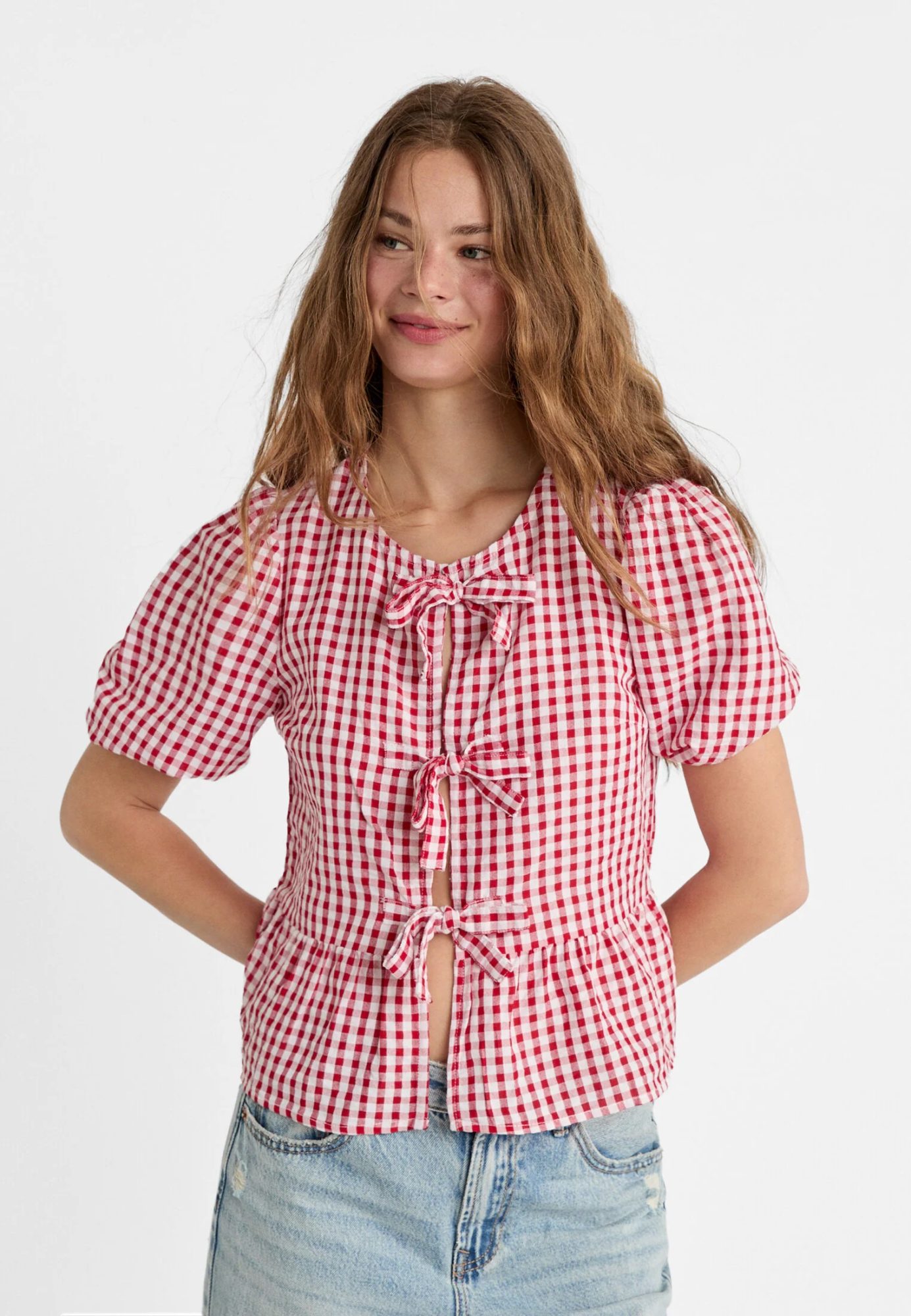 Camisa de vichy roja con lazos Stradivarius