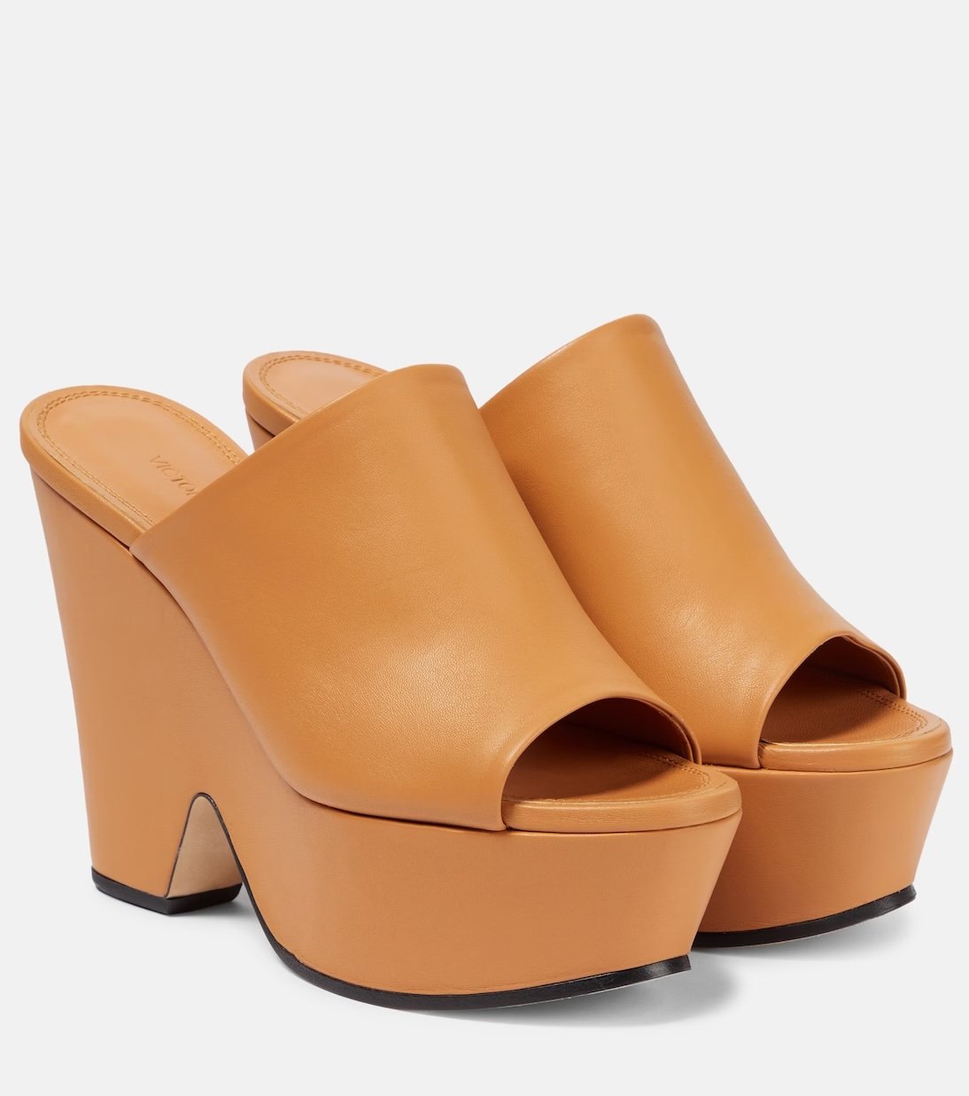 Mules de cuña de cuero camel Victoria Beckham