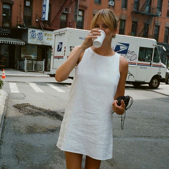 Vestido corto de lino blanco