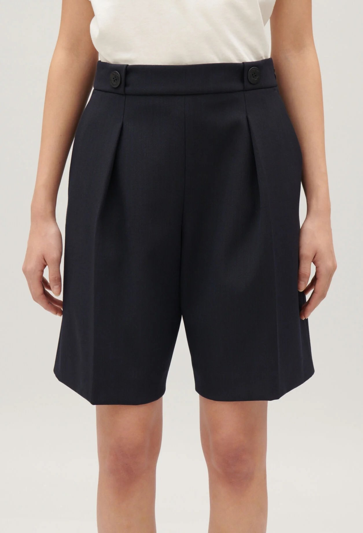 Jort bermuda con pliegues marino Claudie Pierlot