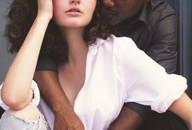 Audace et complicite lart de raviver la flamme a deux Modalova 4 1 scaled