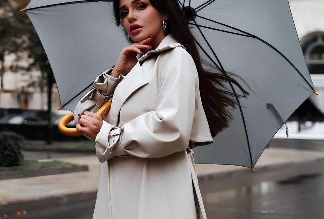 Sous la pluie le parapluie seleve en icone delegance intemporelle Modalova
