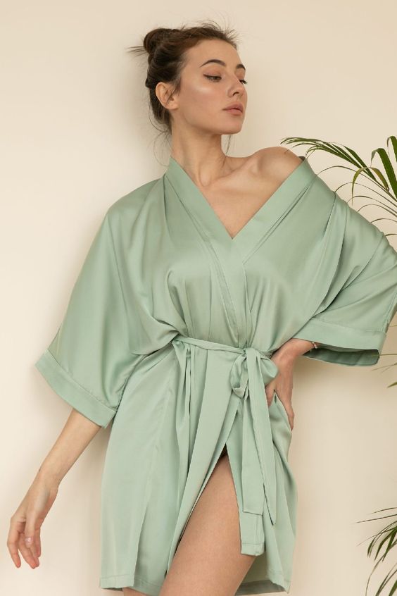 Les differentes tenues de nuit entre douceur et sensualite kimono Lingerie de nuit faut il choisir entre confort et seduction Modalova