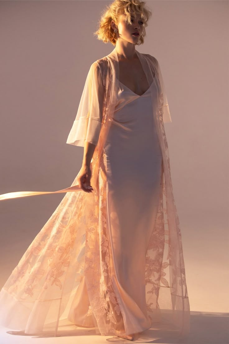 Les differentes tenues de nuit entre douceur et sensualite nuisette Lingerie de nuit faut il choisir entre confort et seduction Modalova