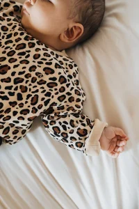 Impresión de leopardo para niños: manual de uso de un patrón audaz 2 sweat leopard graou bebe youandmilk 168 600x