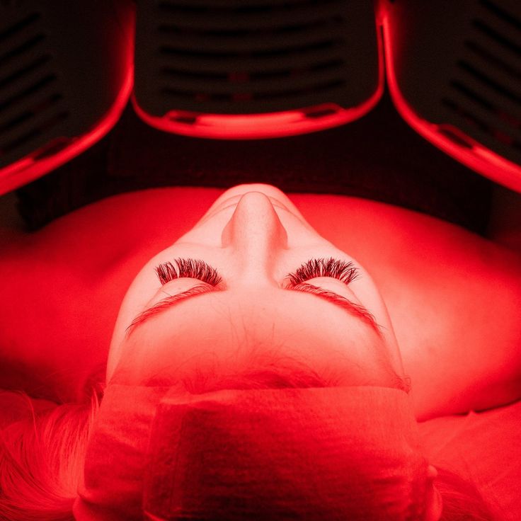 Skinbooster, LED, radiofrecuencia: los tratamientos estrella de 2025 para una piel transformada 6 LED la lumiere therapeutique au service du grain de peau Skinbooster LED radiofrequence les soins stars de 2025 pour une peau transformee Modalova
