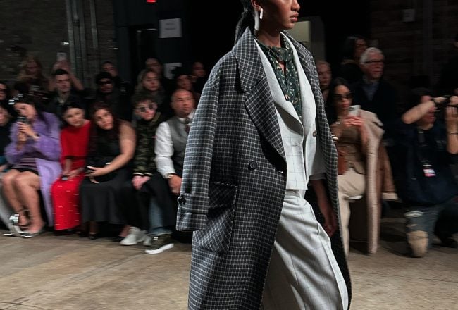 Look femme soft power suiting