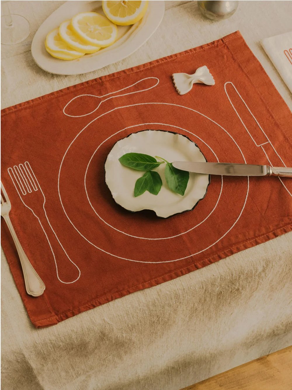 Mantel bordado Sarah Espeute Les Créatrices en Rouje