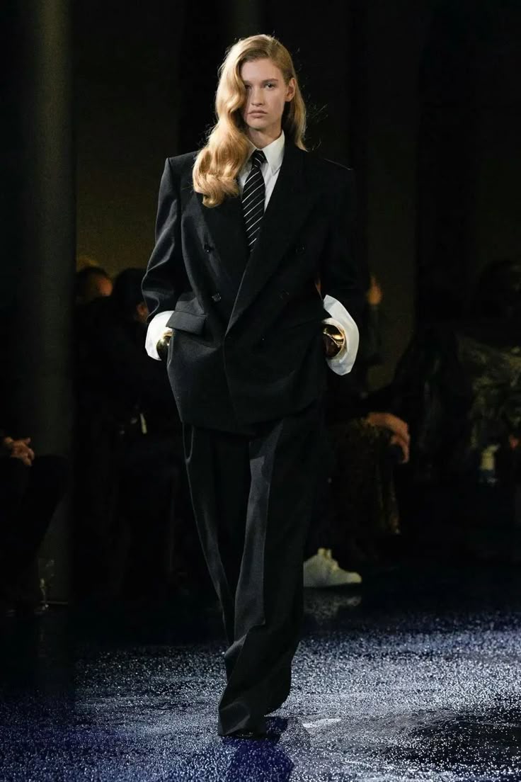 Desfile colección Saint Laurent Primavera Verano 2025