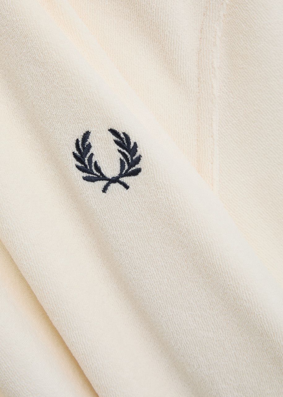 Le vetement comme outil de branding silencieux Minimalisme logos et identite visuelle la nouvelle esthetique des marques emergentes Modalova