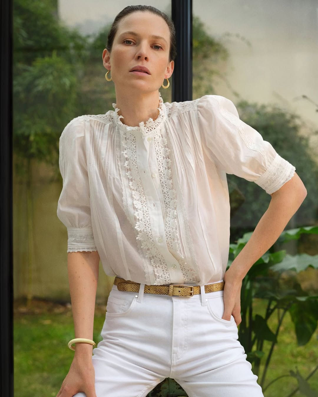 Lintelligence du detail Lelegance effortless dune blouse culte Modalova