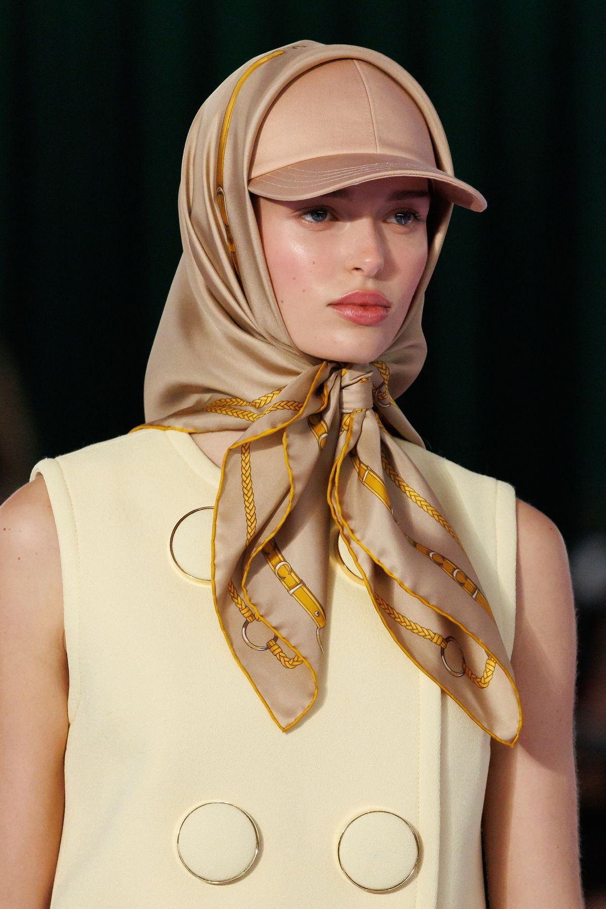 Ceintures et foulards les modulateurs de silhouette Ce que lon retiendra des accessoires du printemps 2025 Modalova