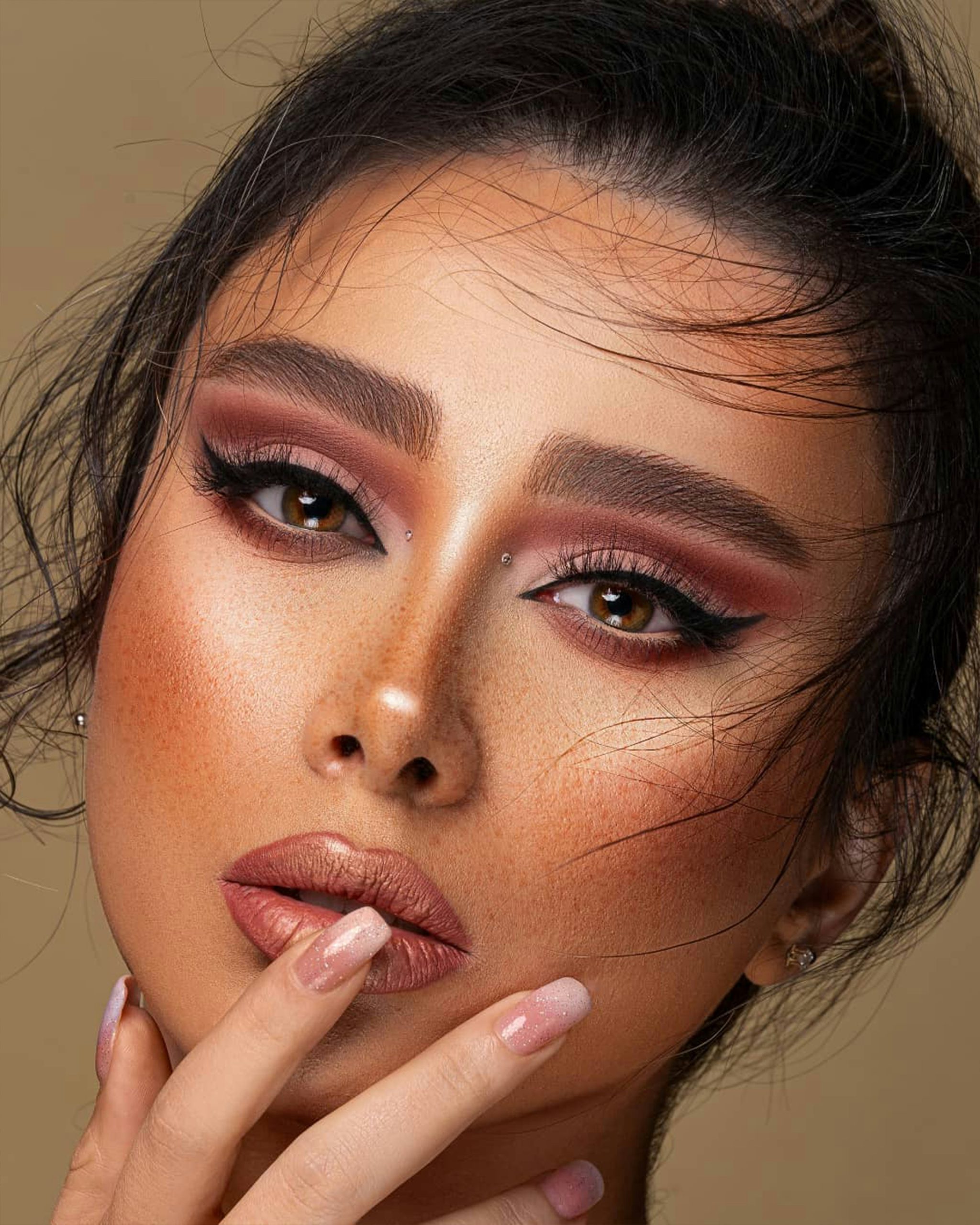 Maquillaje Toasty: el arte de calentar tu look de otoño 1 Maquillage Toasty scaled