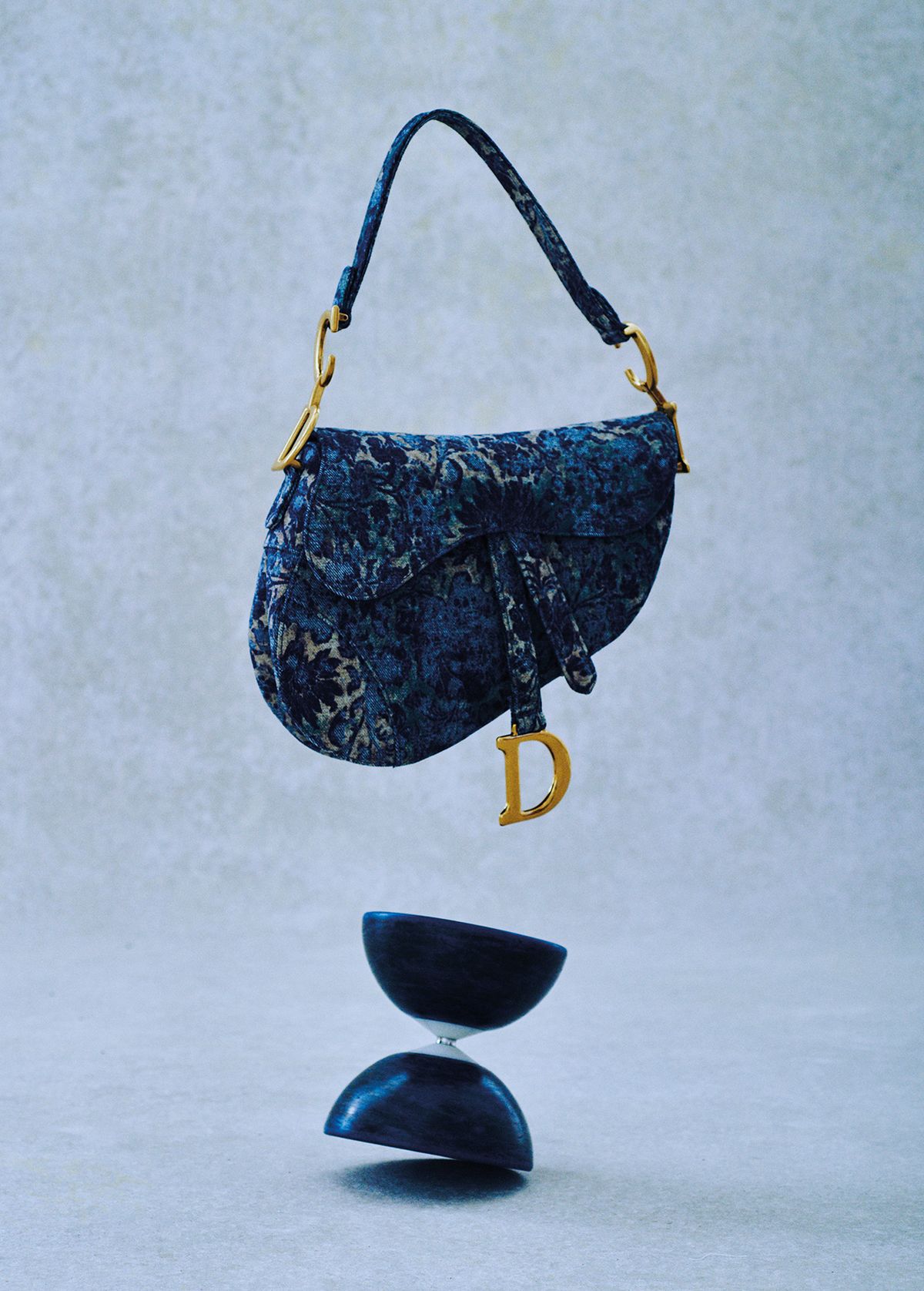 Objetos de culto cuando lo antiguo se vuelve iconico El nuevo prestigio de la moda circular Modalova