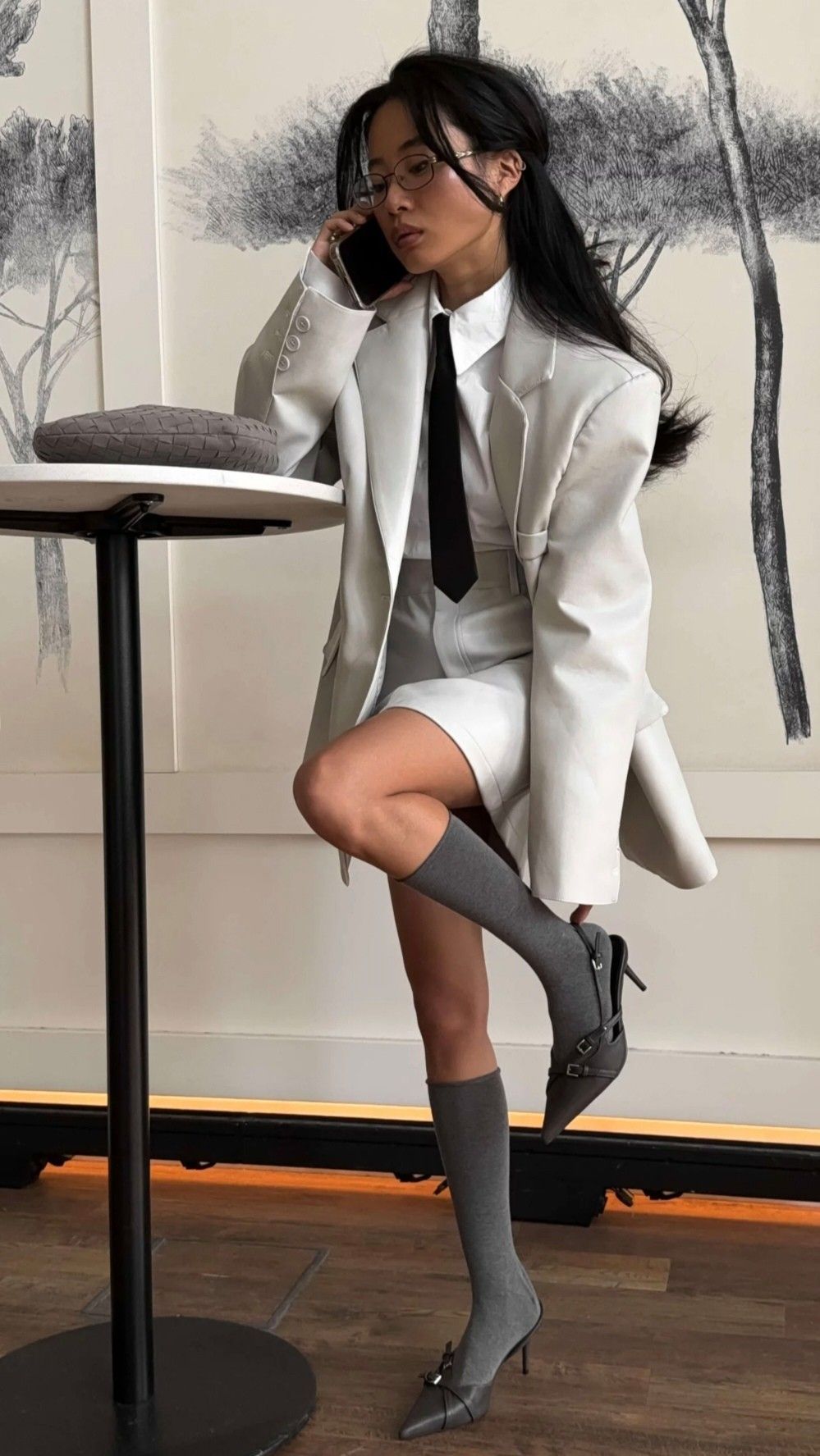 Une certaine idee du chic contemporain Lart du mix match entre heritage et avant garde Modalova 1