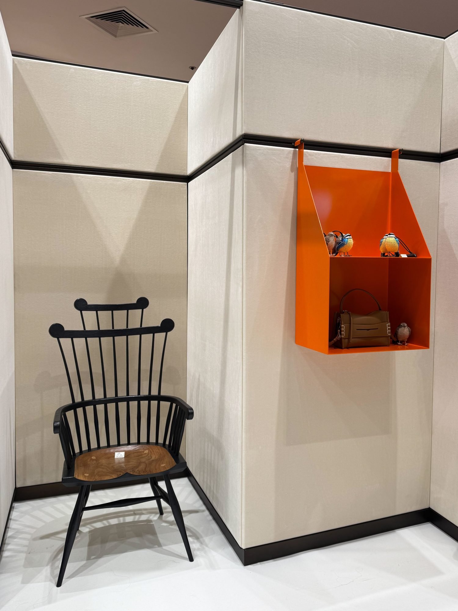 Pop-up JW Anderson x Galeries Lafayette, la artesanía elegante 2 Pop-up JW Anderson x Galeries Lafayette Pauline PINOT Modalova 6