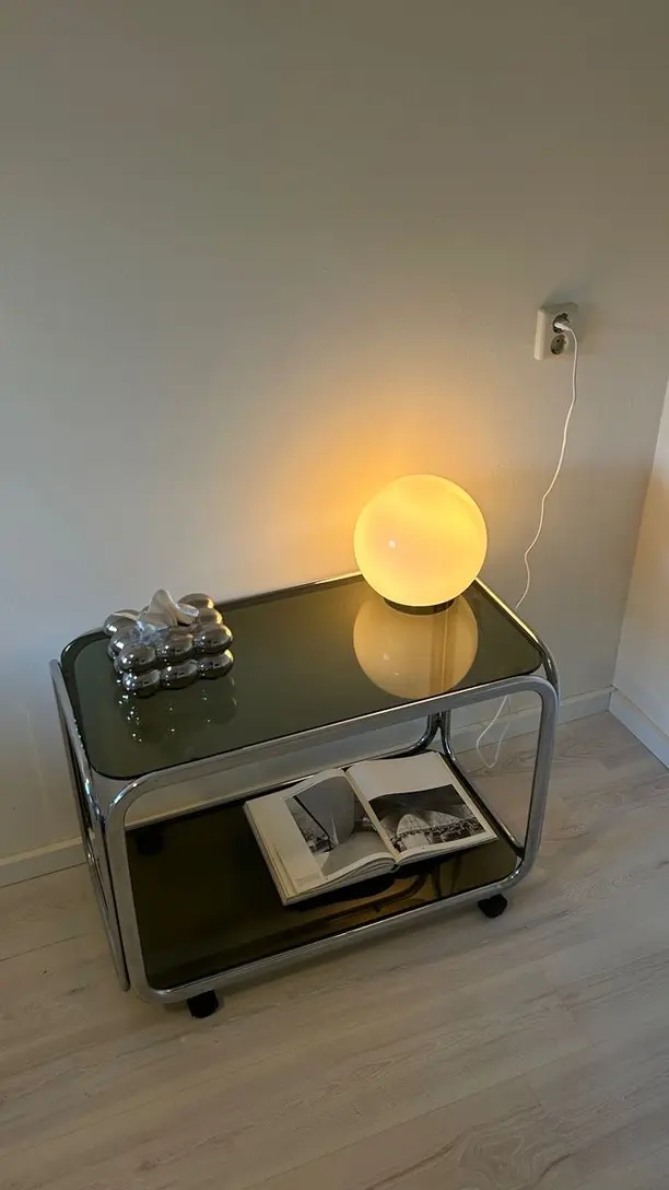 Lámpara de mesa esférica