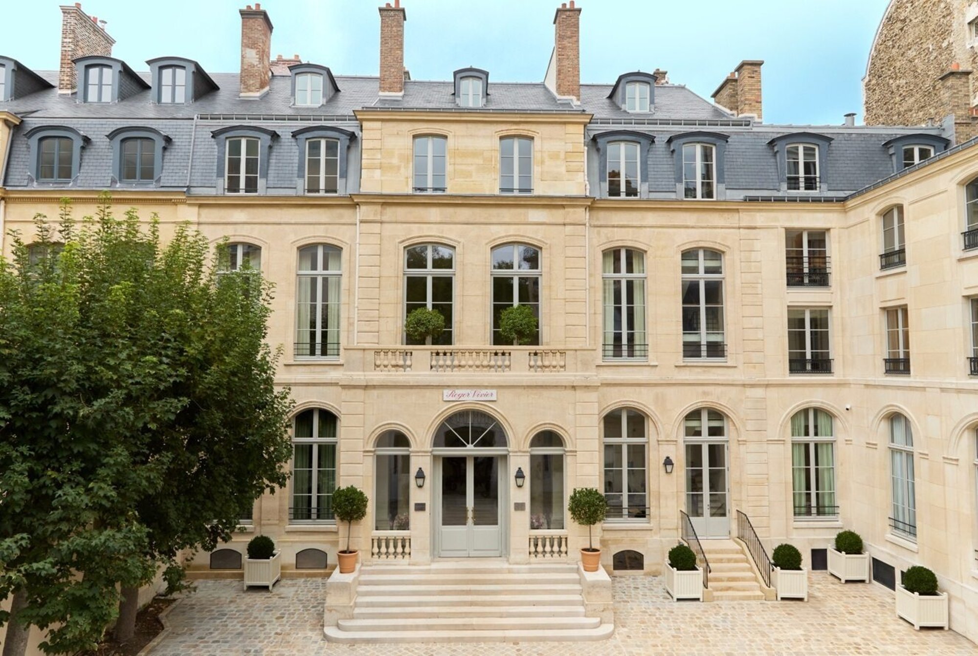 roger vivier llgance parisienne sinstalle saint germain modalova