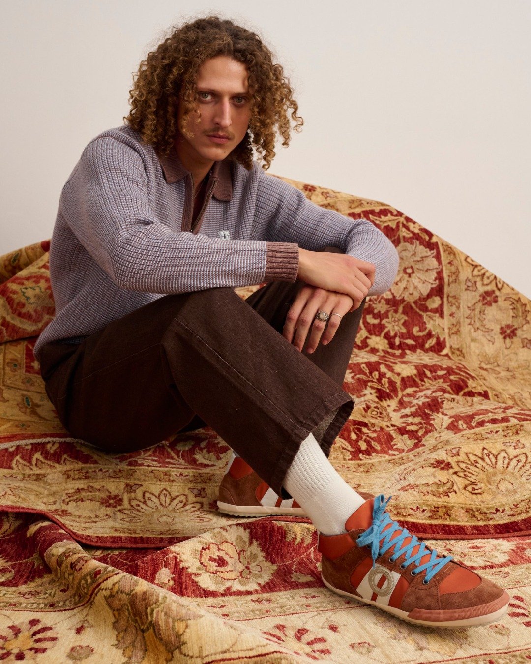 Pureza urbana la firma Aro se impone con sutileza Modalova