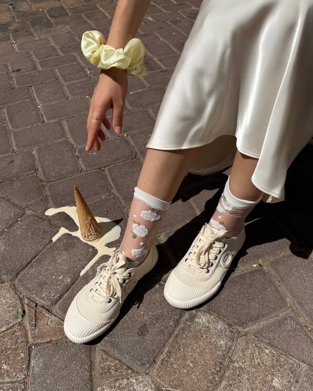 Un estilo nacido en Barcelona creado para perdurar Pureza urbana la firma Aro se impone con sutileza Modalova