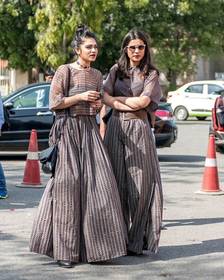 Bombay – Elegancia en lo cotidiano El arte del estilo en 7 escalas iconicas Modalova