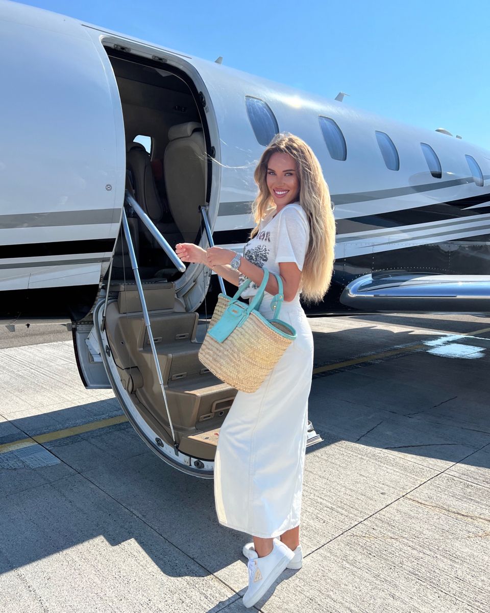 La experiencia sensorial a bordo 1 Entre cielo y seda la elegancia del vuelo privado Modalova