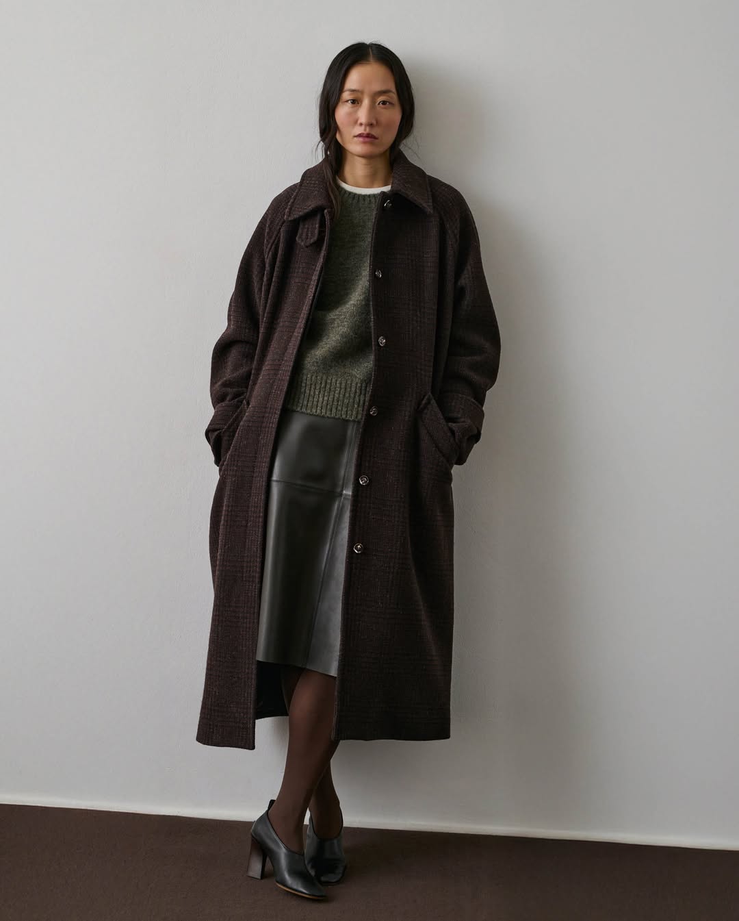 La laine base essentielle du manteau dhiver Les plus belles matieres pour un manteau dhiver Modalova