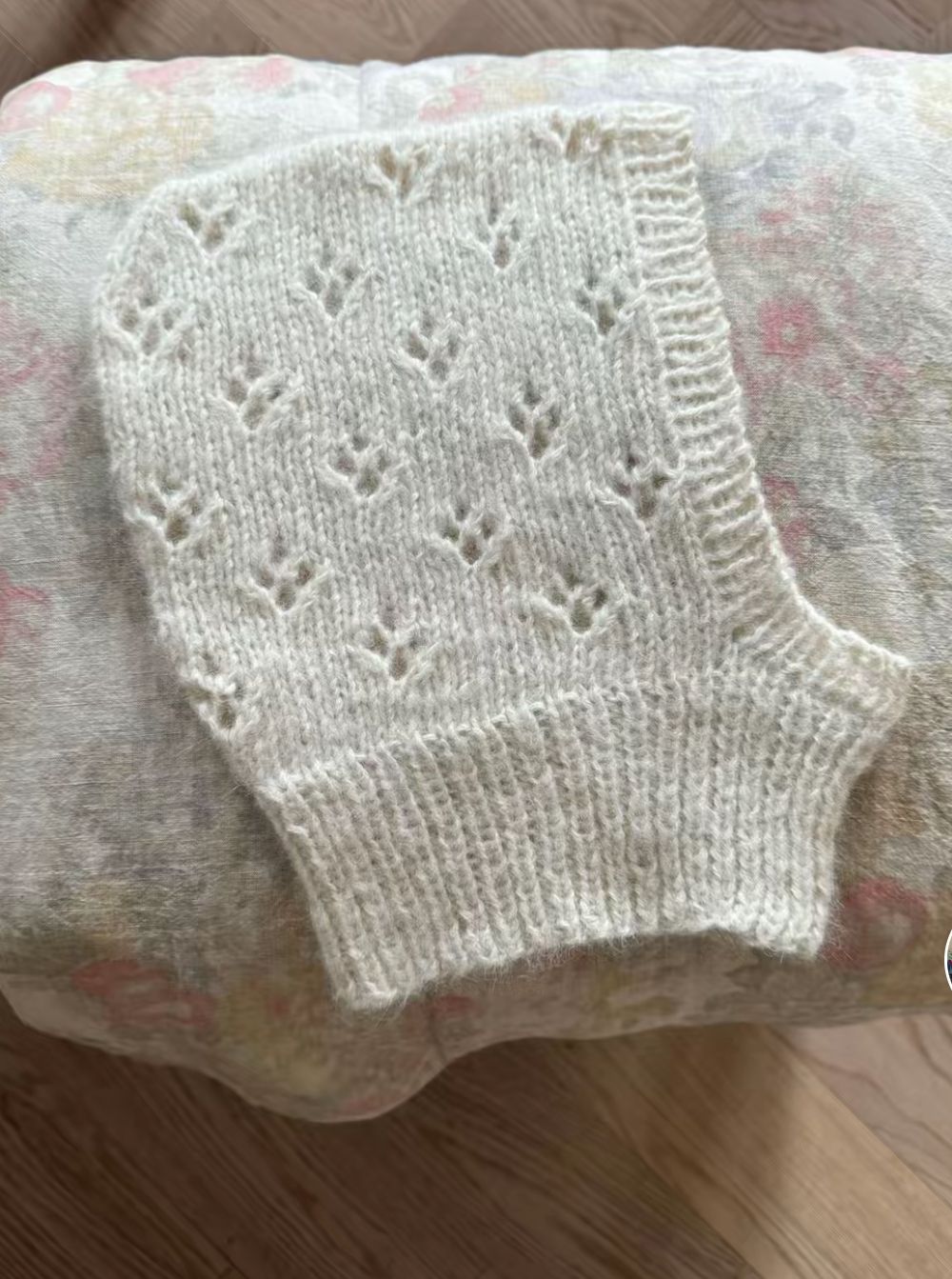 Cagoule en laine avec relief