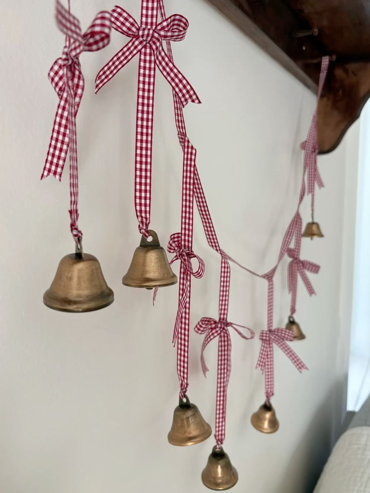 DIY guirnalda cinta y campanitas