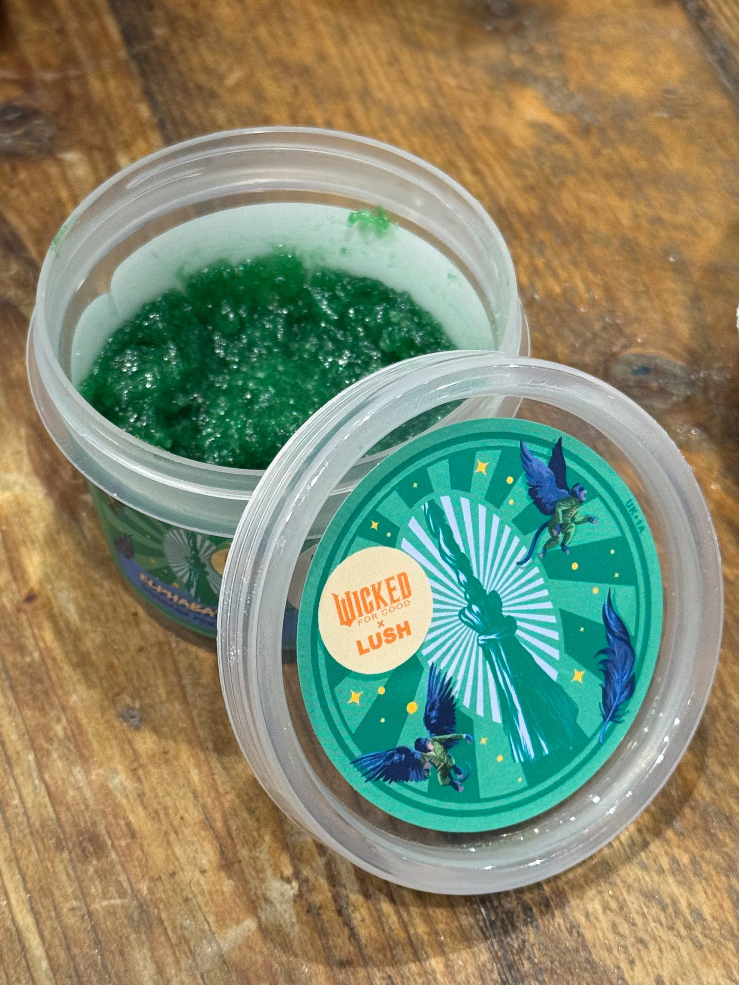 Exfoliante corporal Elphaba's Lair Lush x Wicked
