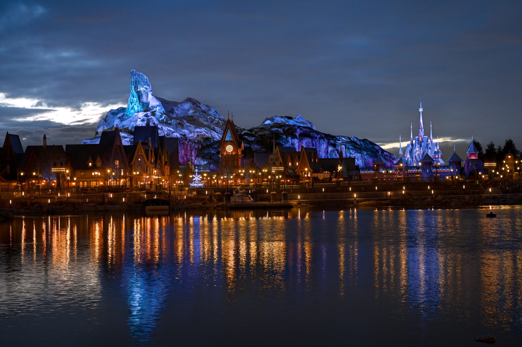 11.Disneyland Paris Disney Adventure World World of Frozen Horizontal