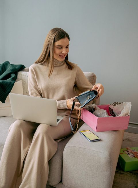 La emocion que guia nuestras compras digitales Modalova scaled