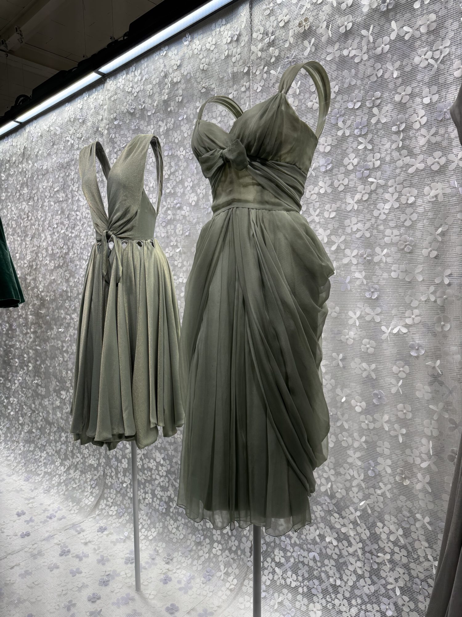 Vestidos Azzedine Alaïa y Christian Dior, foto Pauline PINOT