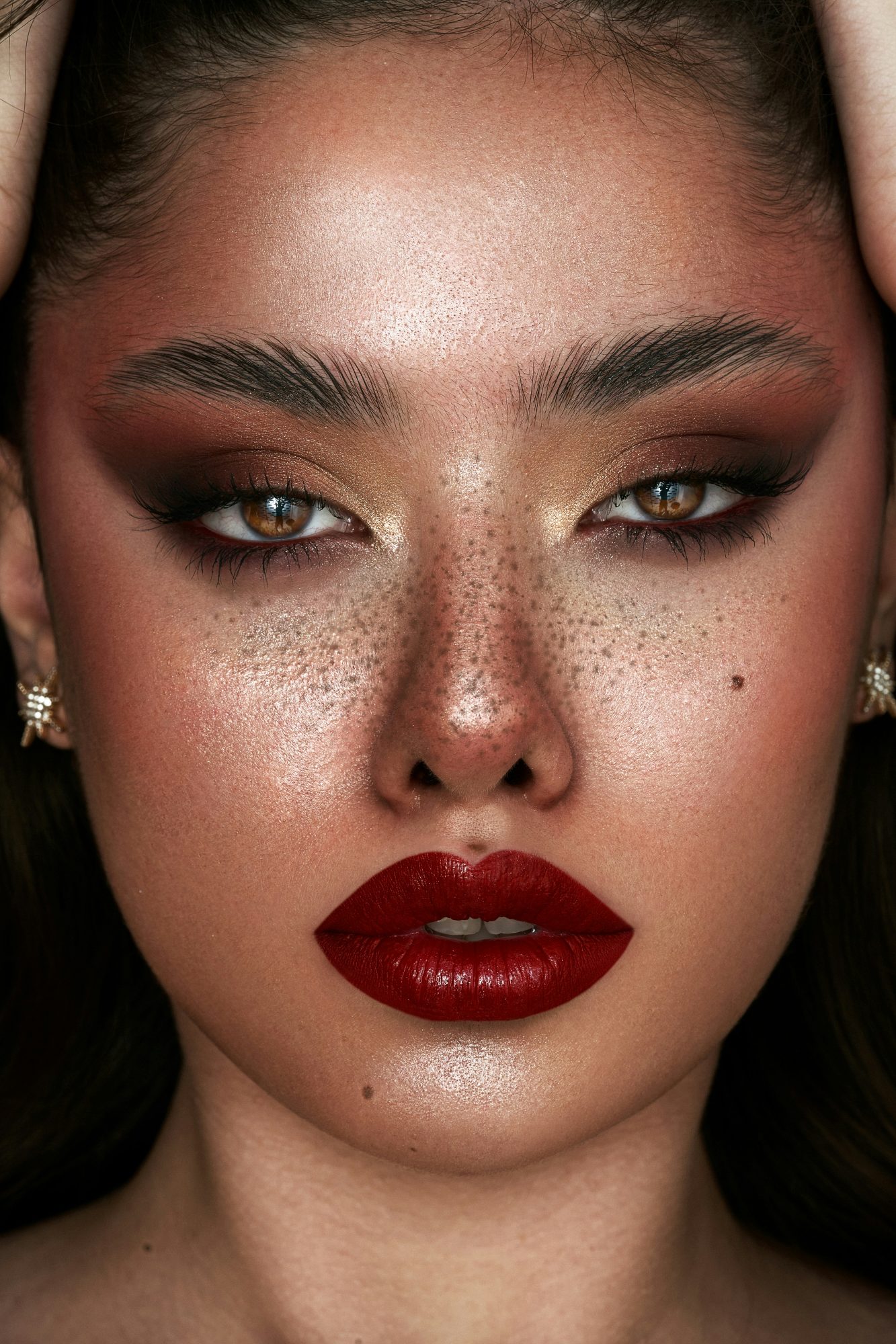 Fox Eye et liner graphique la ligne etiree Quand le regard devient signature Modalova