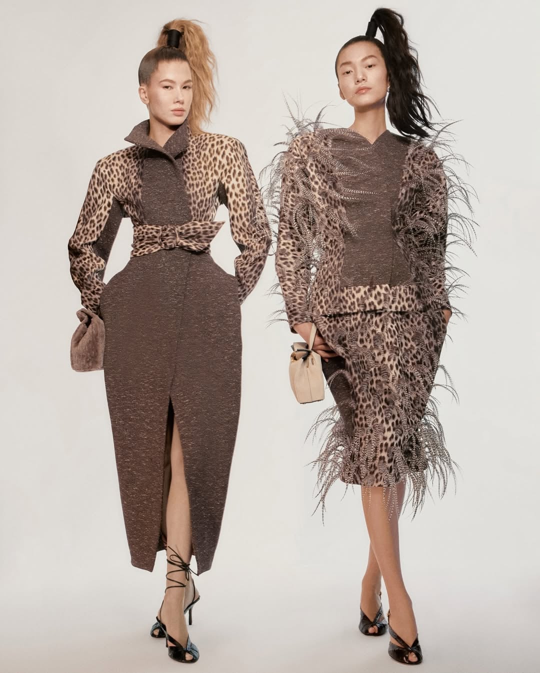 ¿La tendencia de los flecos regresa esta primavera? 8 Atuendo con plumas Jacquemus Le Palmier