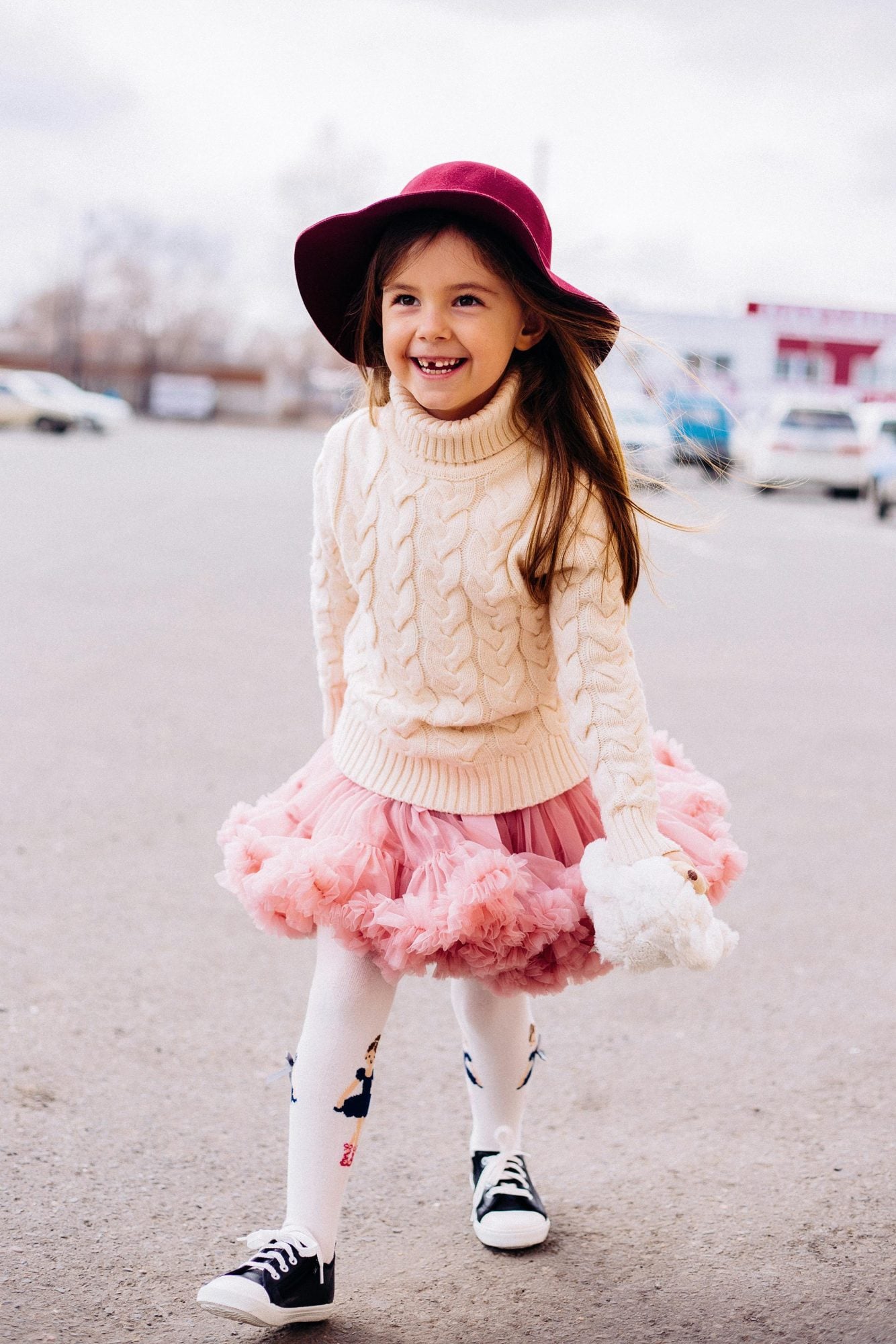 El equilibrio entre comodidad y sofisticacion Nina pequena gran estilo las claves de un chic naciente Modalova