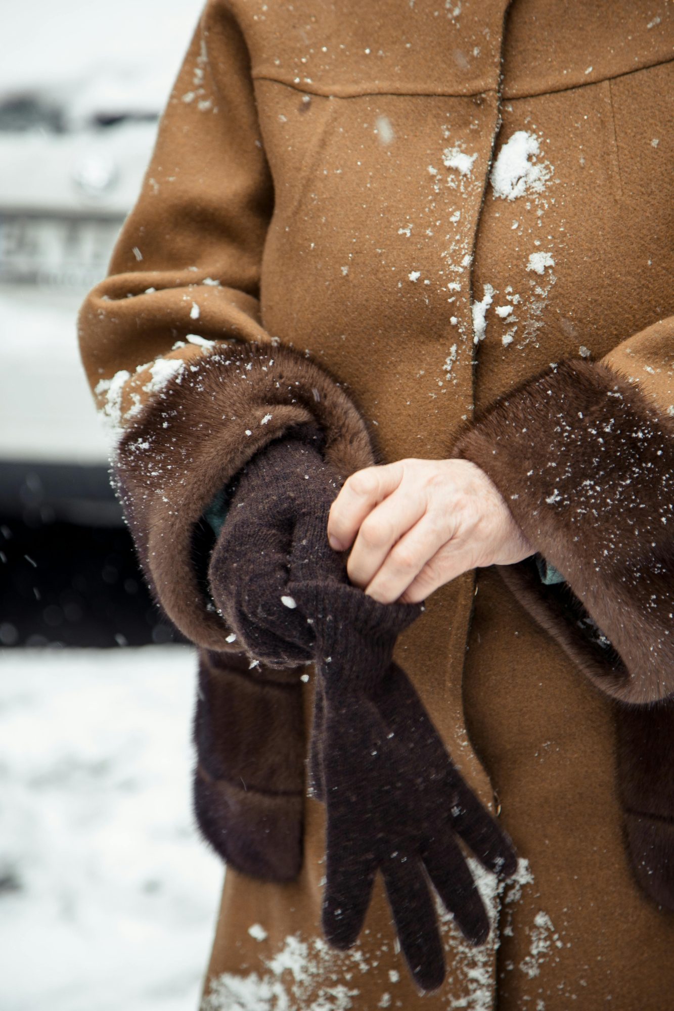 ¿Por qué los guantes siguen siendo un clásico del vestuario? 2 Un accessoire qui traverse les siecles Pourquoi les gants restent un classique du vestiaire Modalova